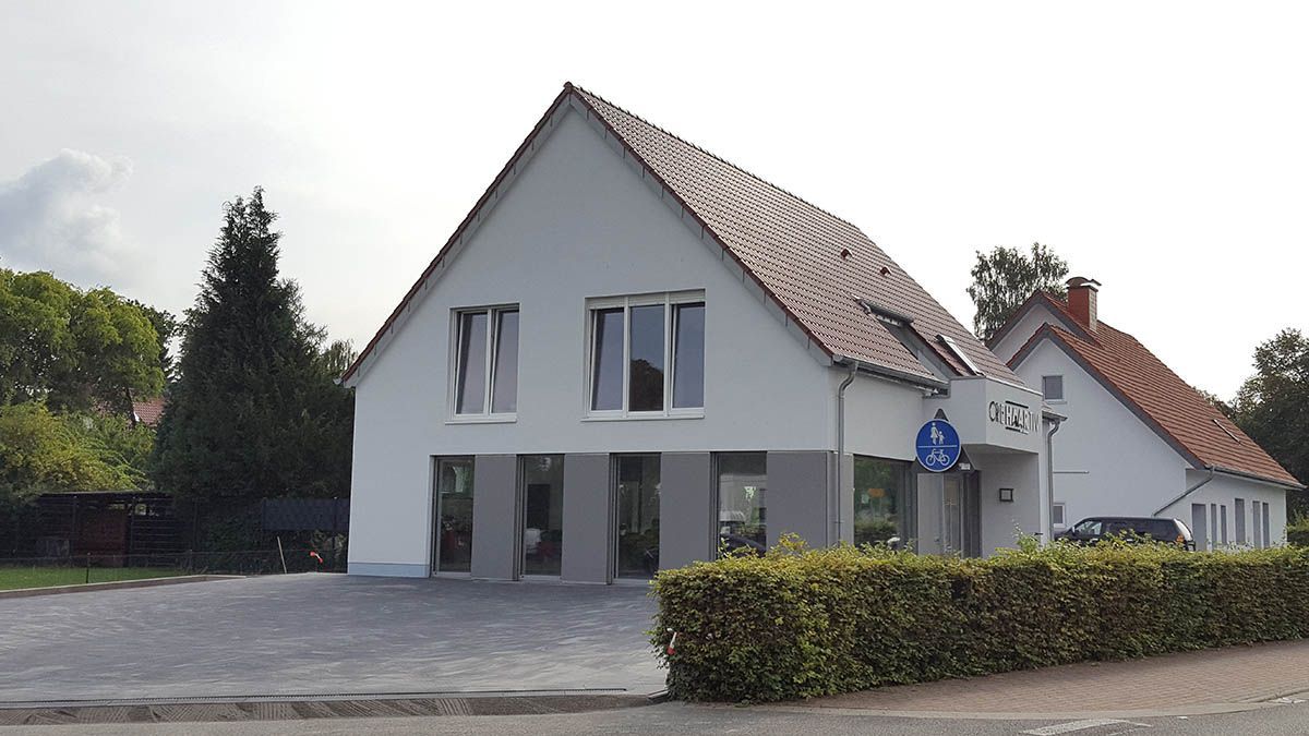 Mehrfamilienhaus mit Gewerbe