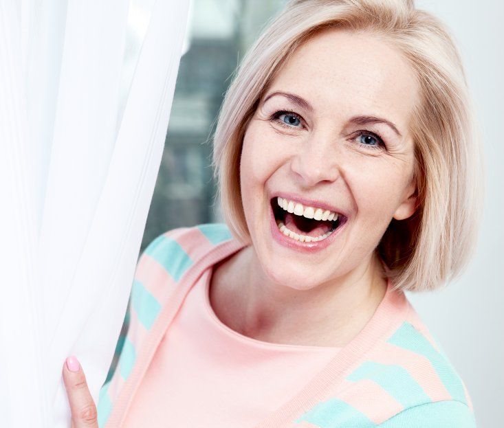 ¿Por qué los implantes dentales son la mejor opción para una sonrisa duradera?