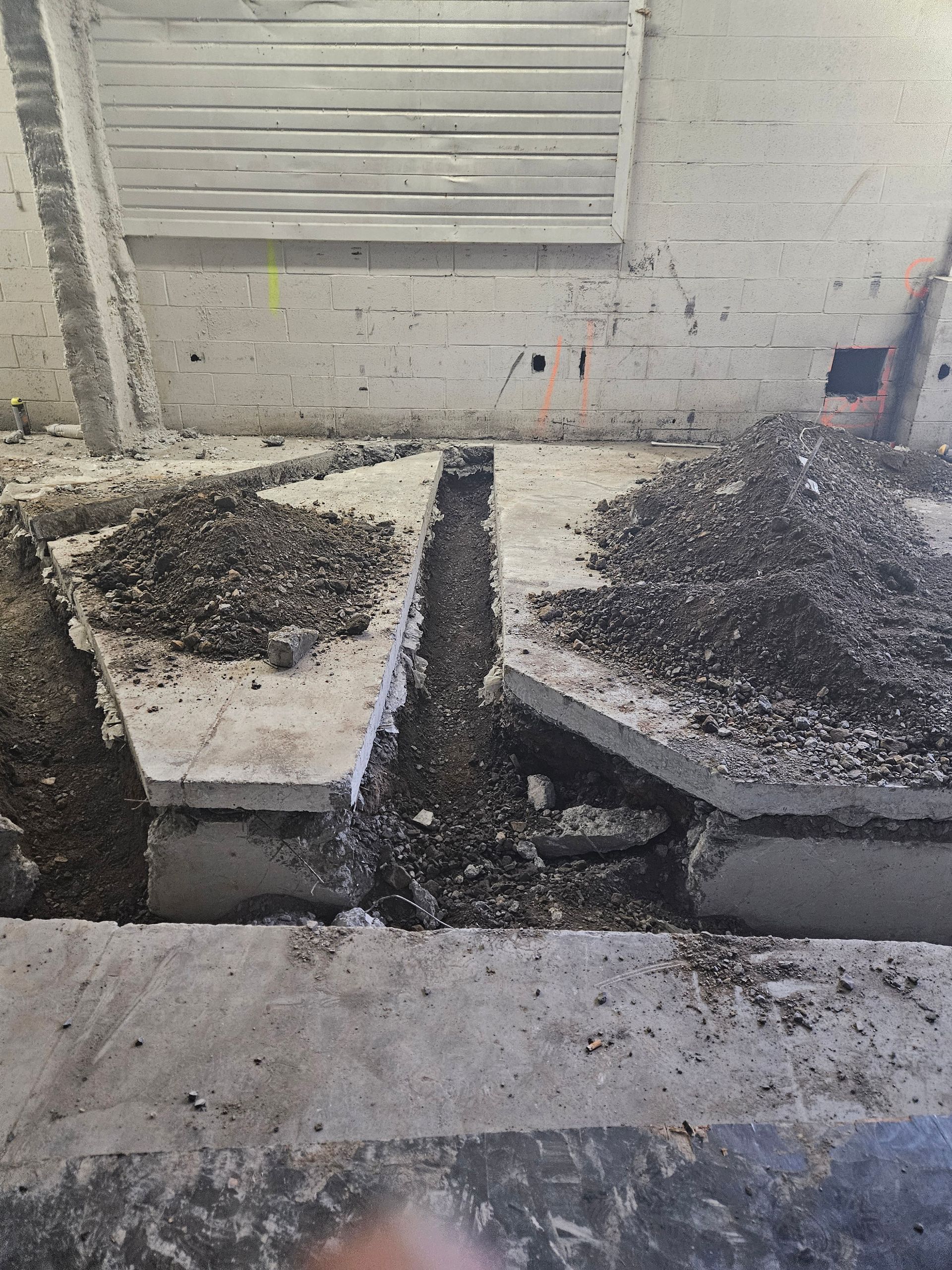 Dalle béton ouverte pour pose de raccordements d'eau