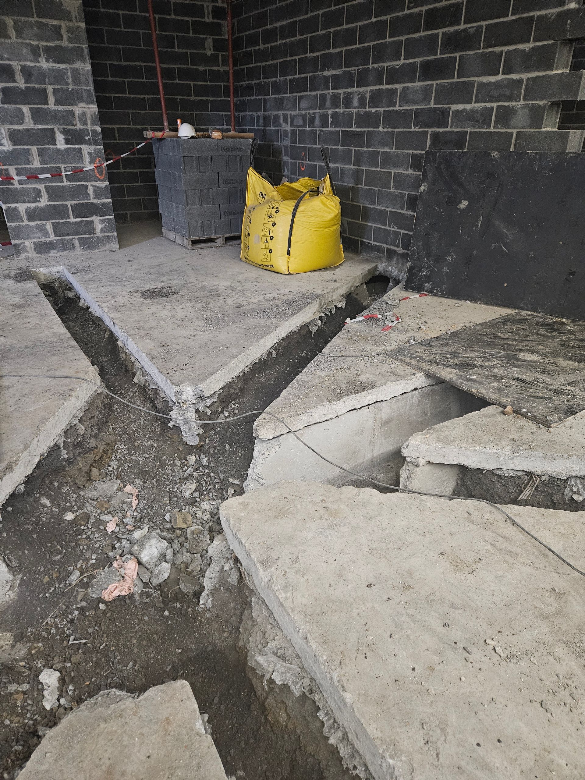 Dallage et tranchées pour raccordements d'eau