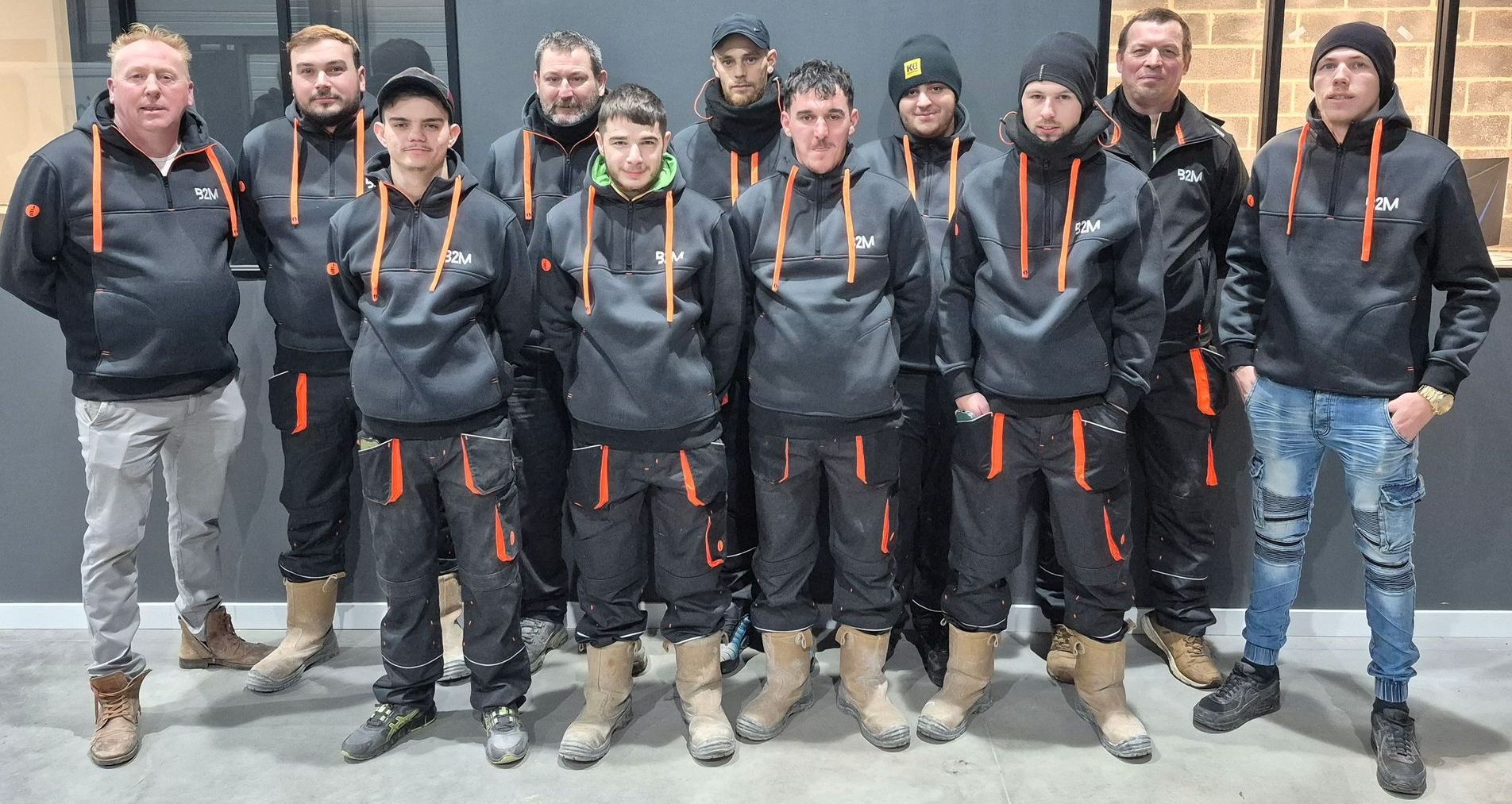 Toute l'équipe prend la pose