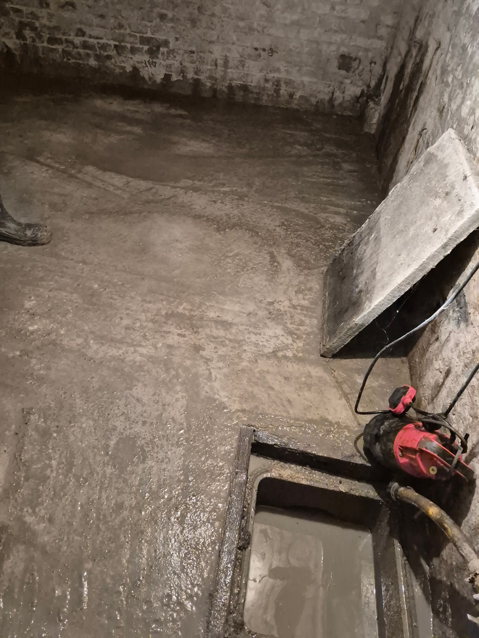 Sol avec matériel de vidange pour détection de fuite