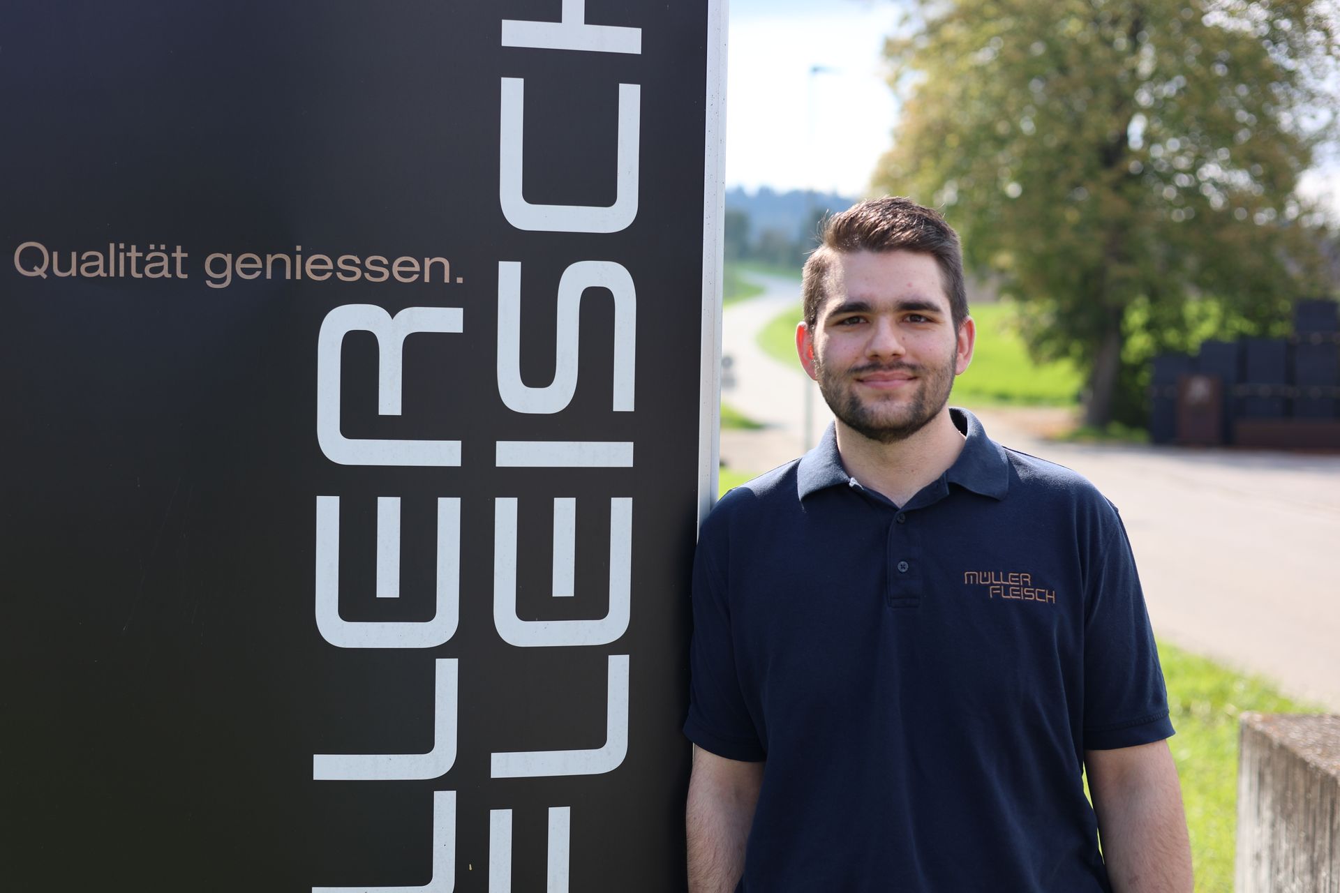 Graue Silhouette einer Person, bestehend aus einem Kreis für den Kopf und einem abgerundeten Rechteck für den Körper.