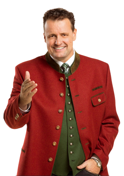 Ein Mann in einer roten Jacke und einer grünen Weste zeigt einen Daumen nach oben