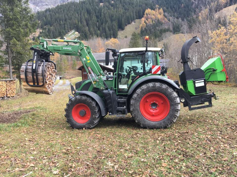 Rubin's Lohnarbeiten Kandertal landwirtschaftliche Maschinen Frontlader, Ballenzange, Schaufel, Greifschaufel, Palettgabel