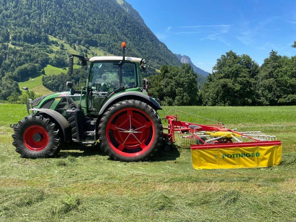 Rubin's Lohnarbeiten Kandertal landwirtschaftliche Maschinen Feldarbeit