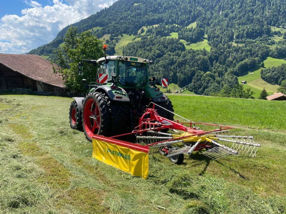 Rubin's Lohnarbeiten Kandertal landwirtschaftliche Maschinen Feldarbeit