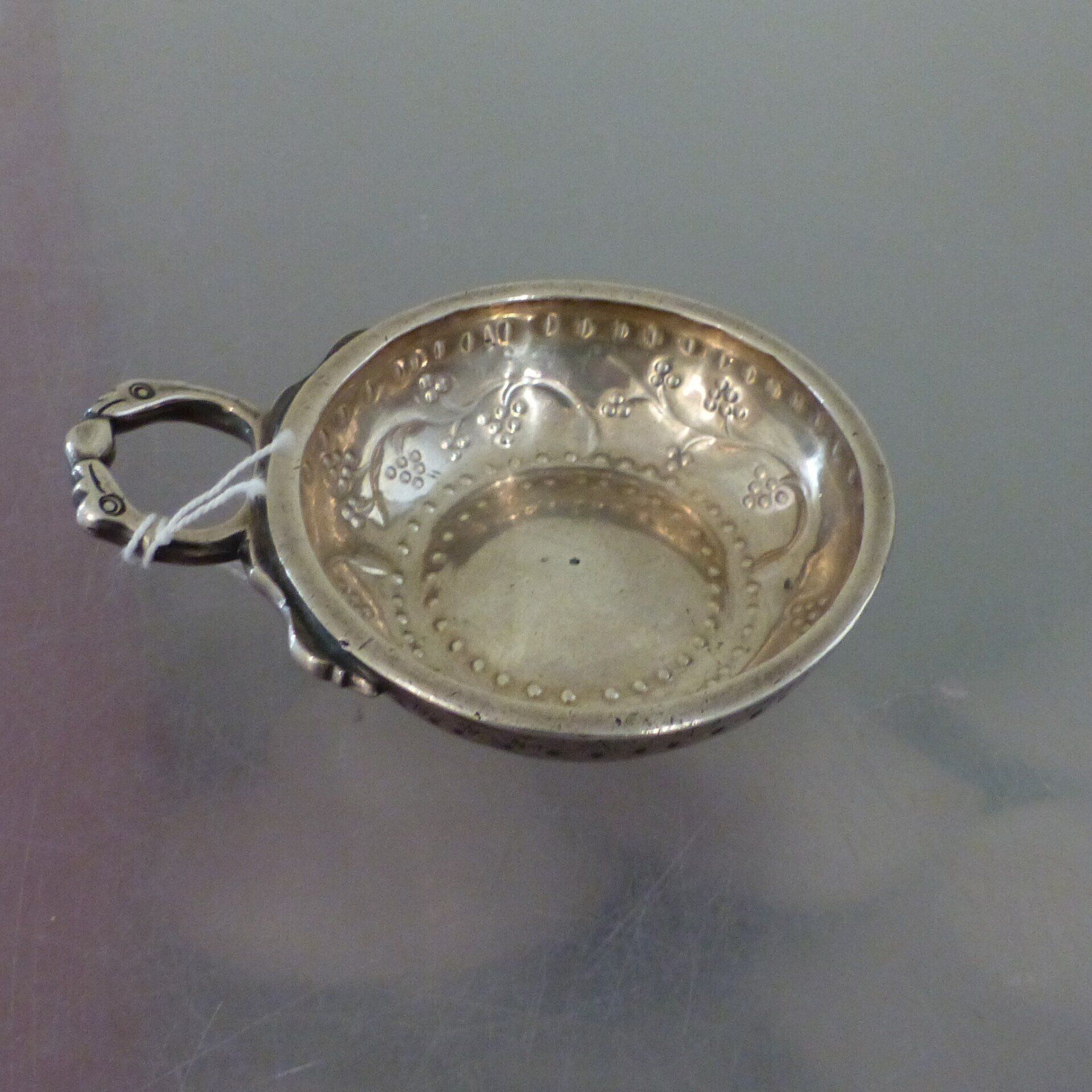 Coupelle en argent avec gravures