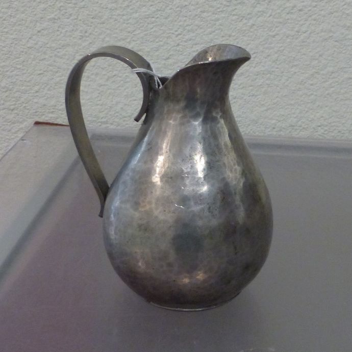 Cruche en argent massif avec étiquette