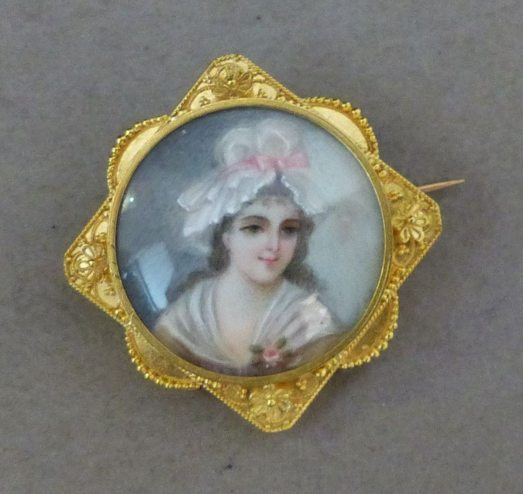 Boche ancienne avec portrait