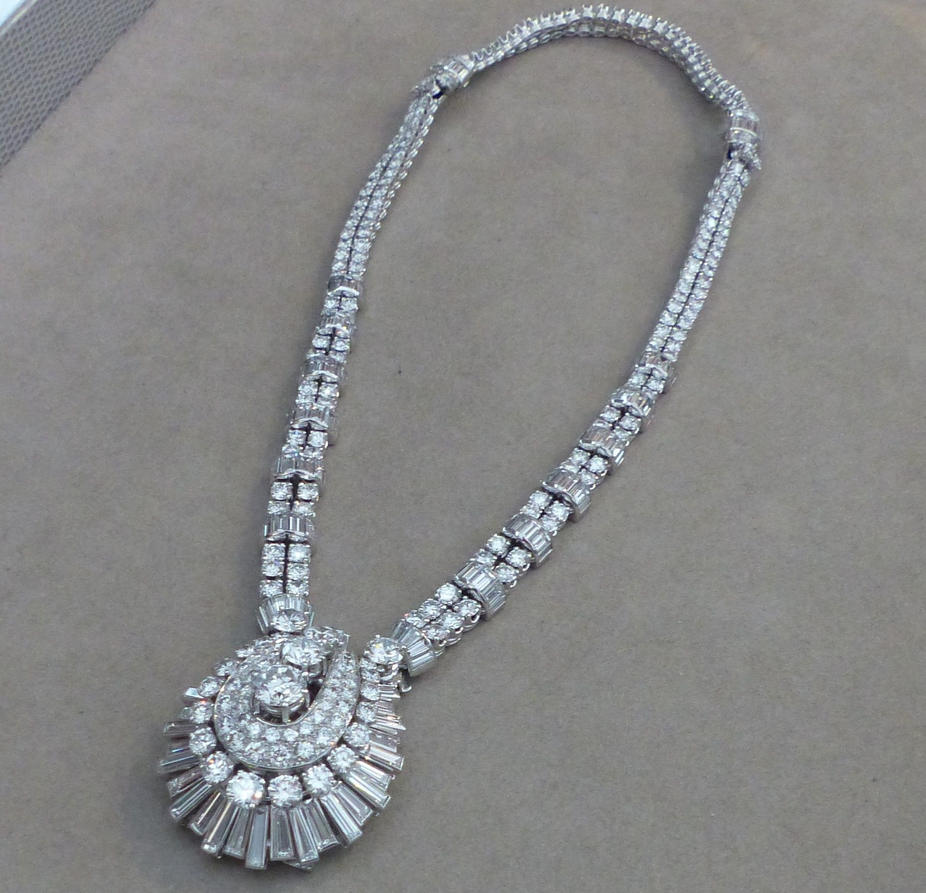Collier avec diamants, pièce de haute joaillerie