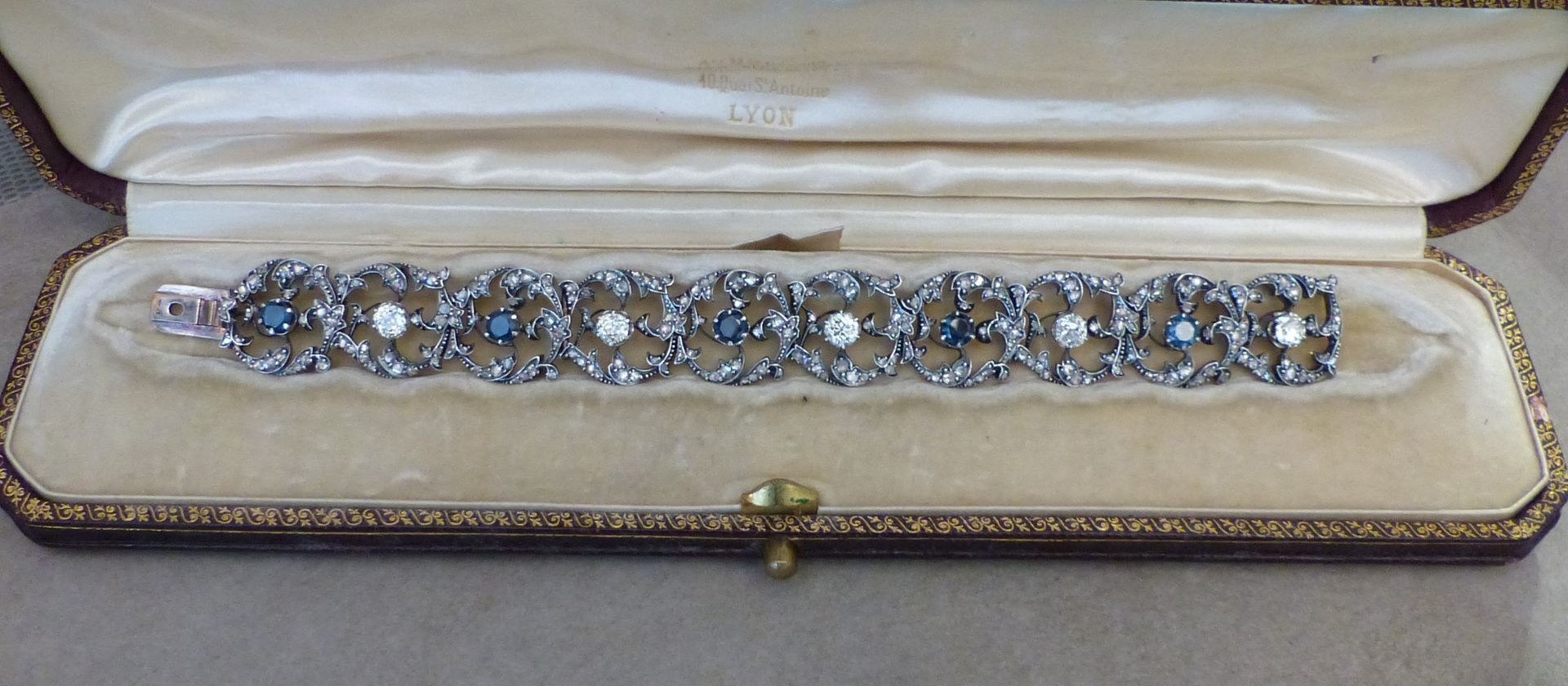 Bracelets avec pierres et diamants