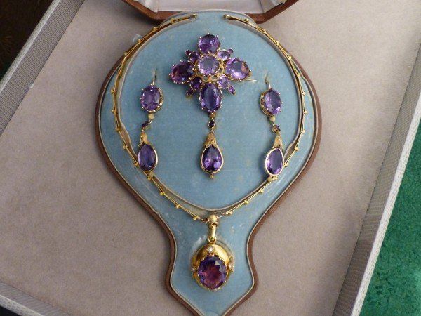 Parure or et améthystes