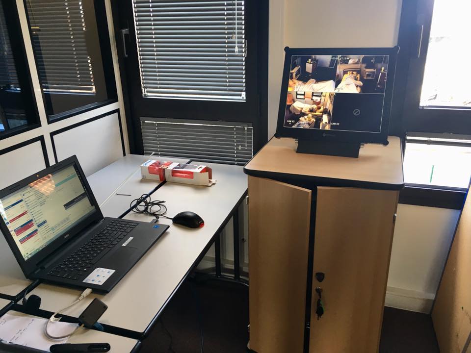 Bureau avec ordinateurs