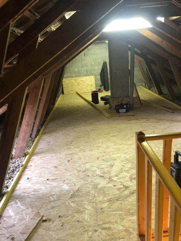 Plancher sous une toiture