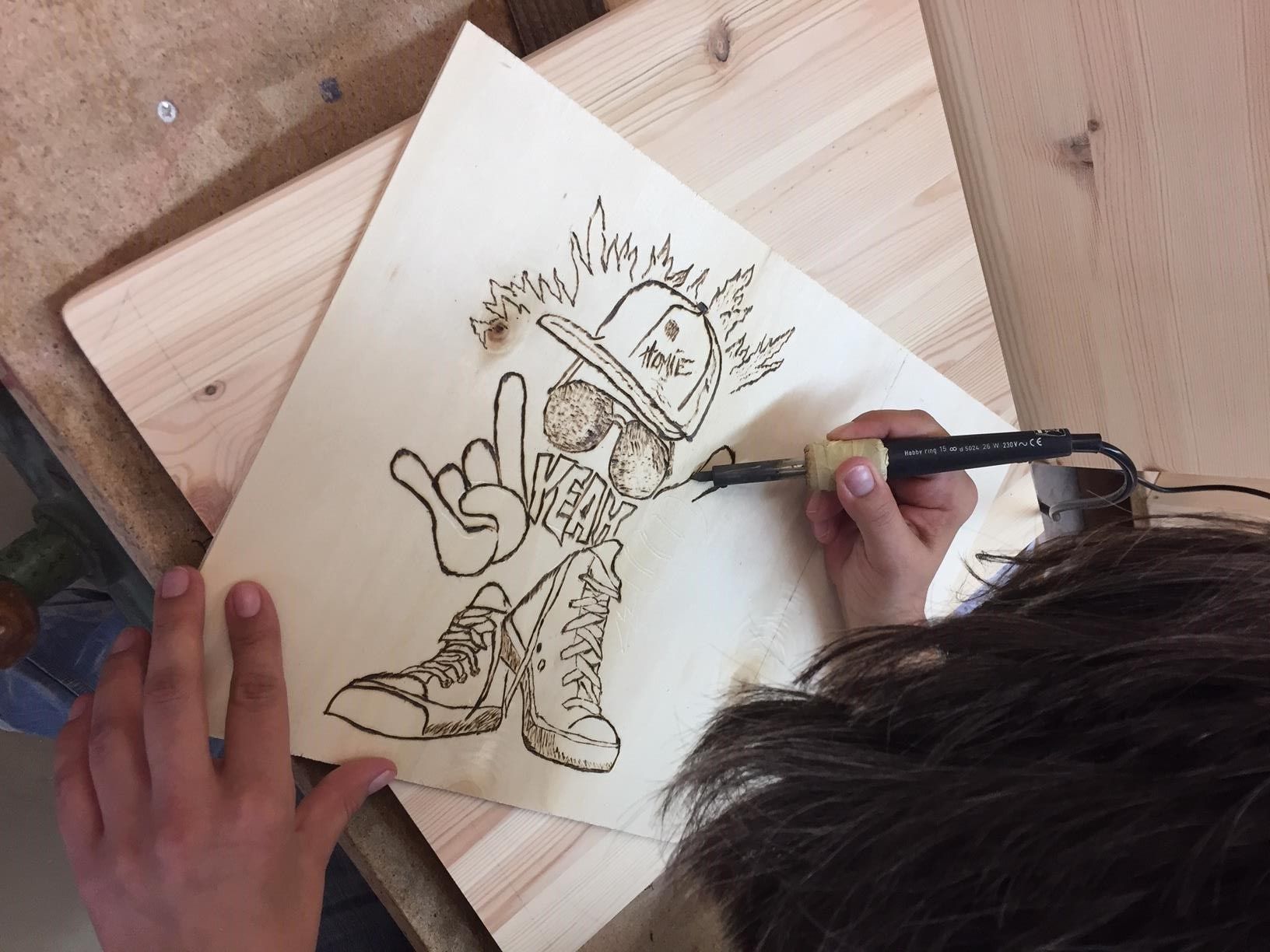 Sozialförderung  Bilder malen in den Paritätischen Schulen