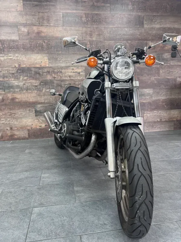 V-max YAMAHA vue avant