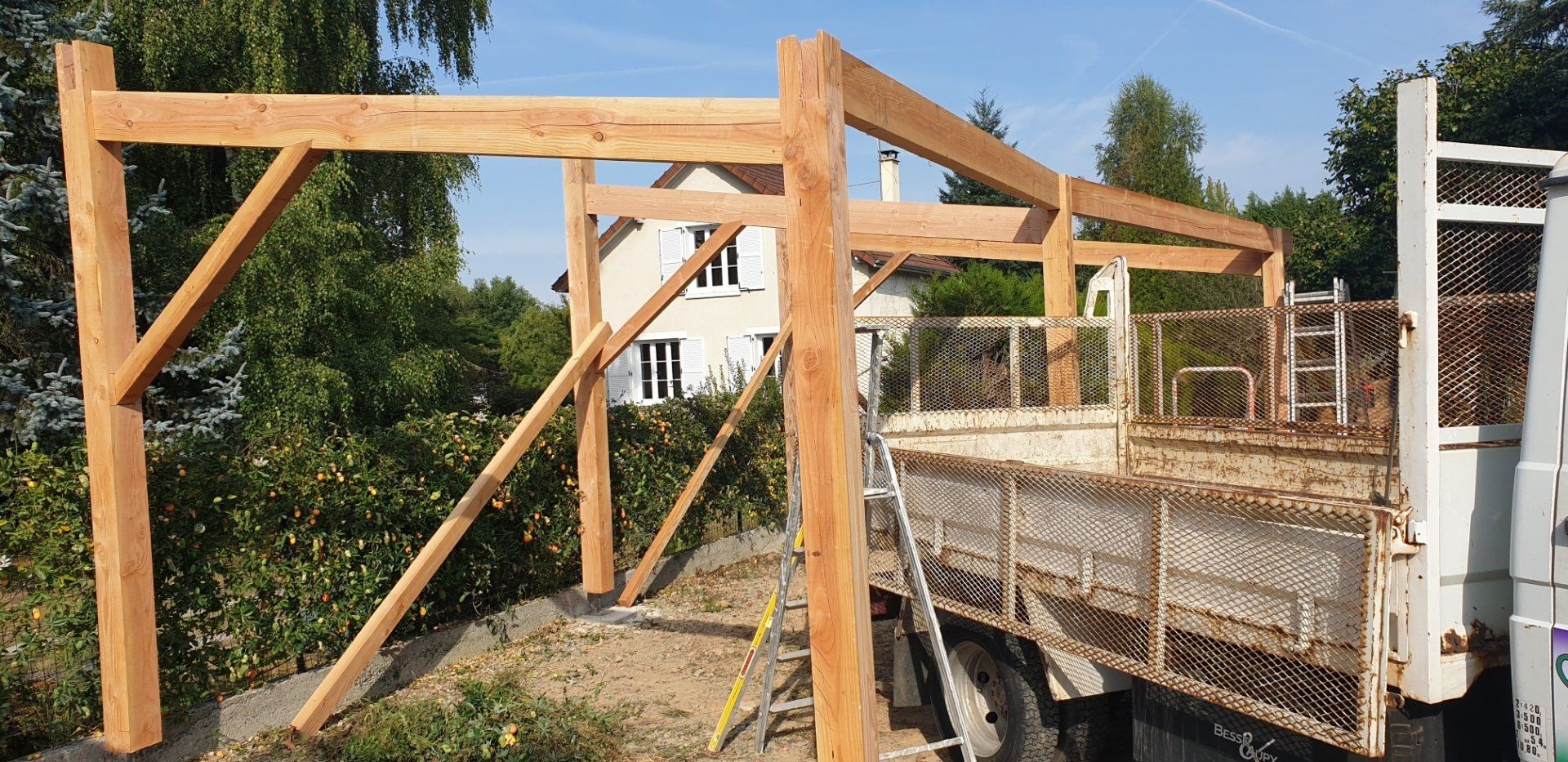Mise en place des premières pièces en bois