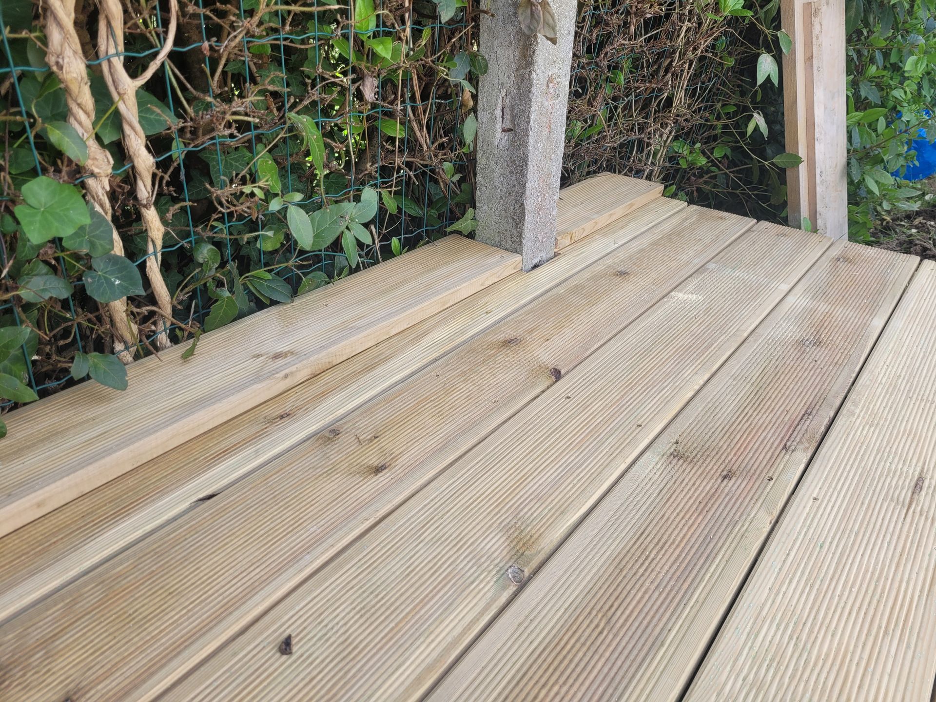 Terrasse avec des planches en bois