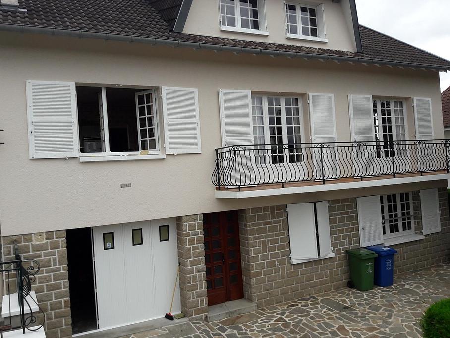 Façade nettoyée au jet d'eau