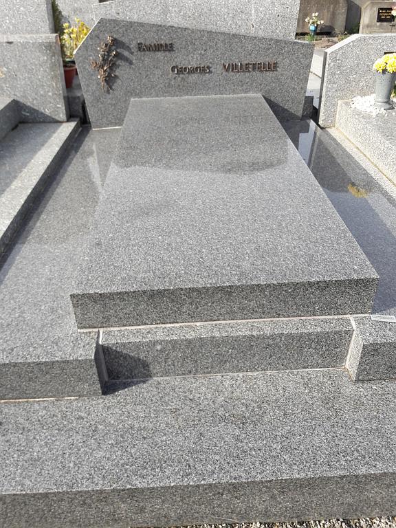 Nettoyage des pierres tombales