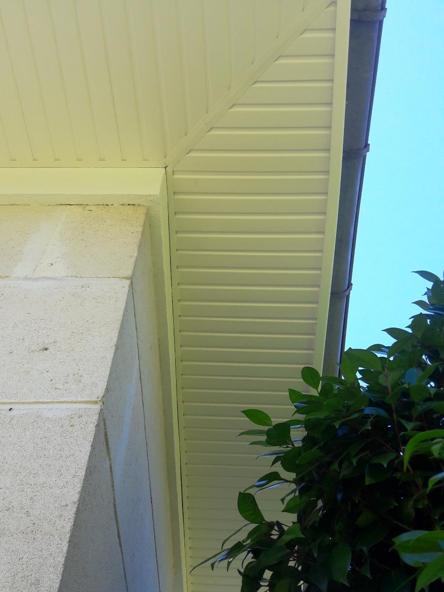 Dessous de toit nettoyé