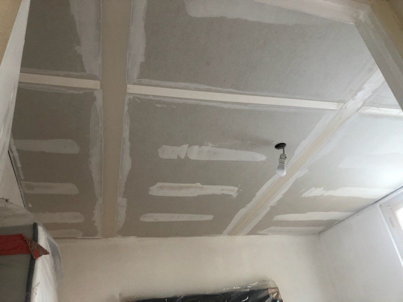 Rénovation d'un plafond non repeint