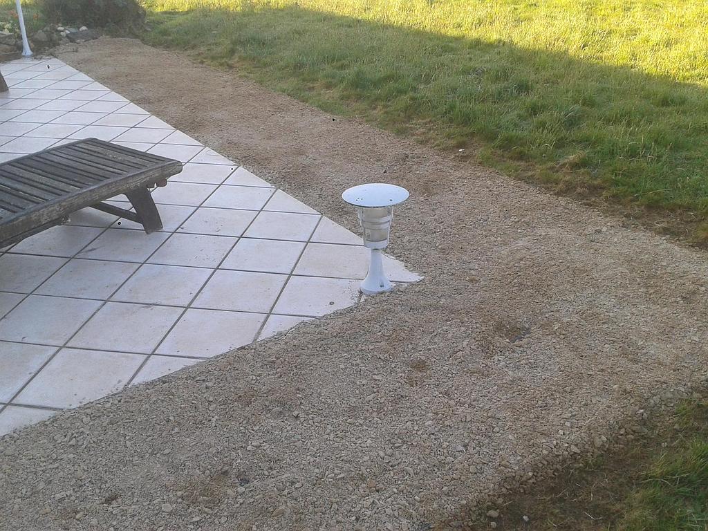 Création de terrasse avec dalle et lumière extérieure