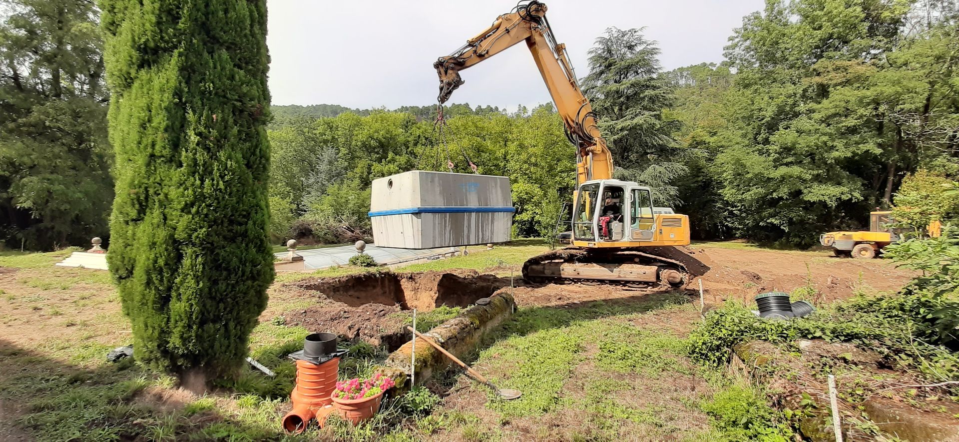 Pose d'une fosse béton toutes eaux