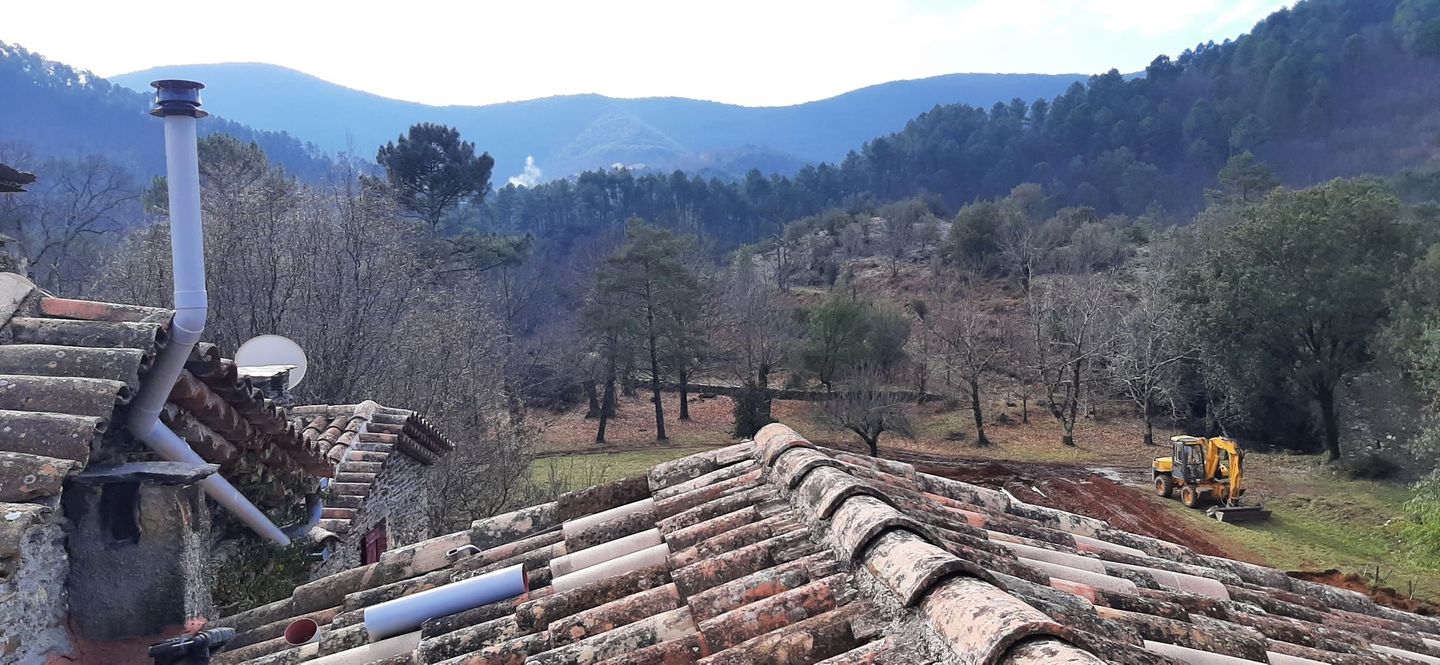 Des travaux dans un jardin