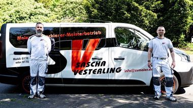 Malarbeiten an Hausfassade