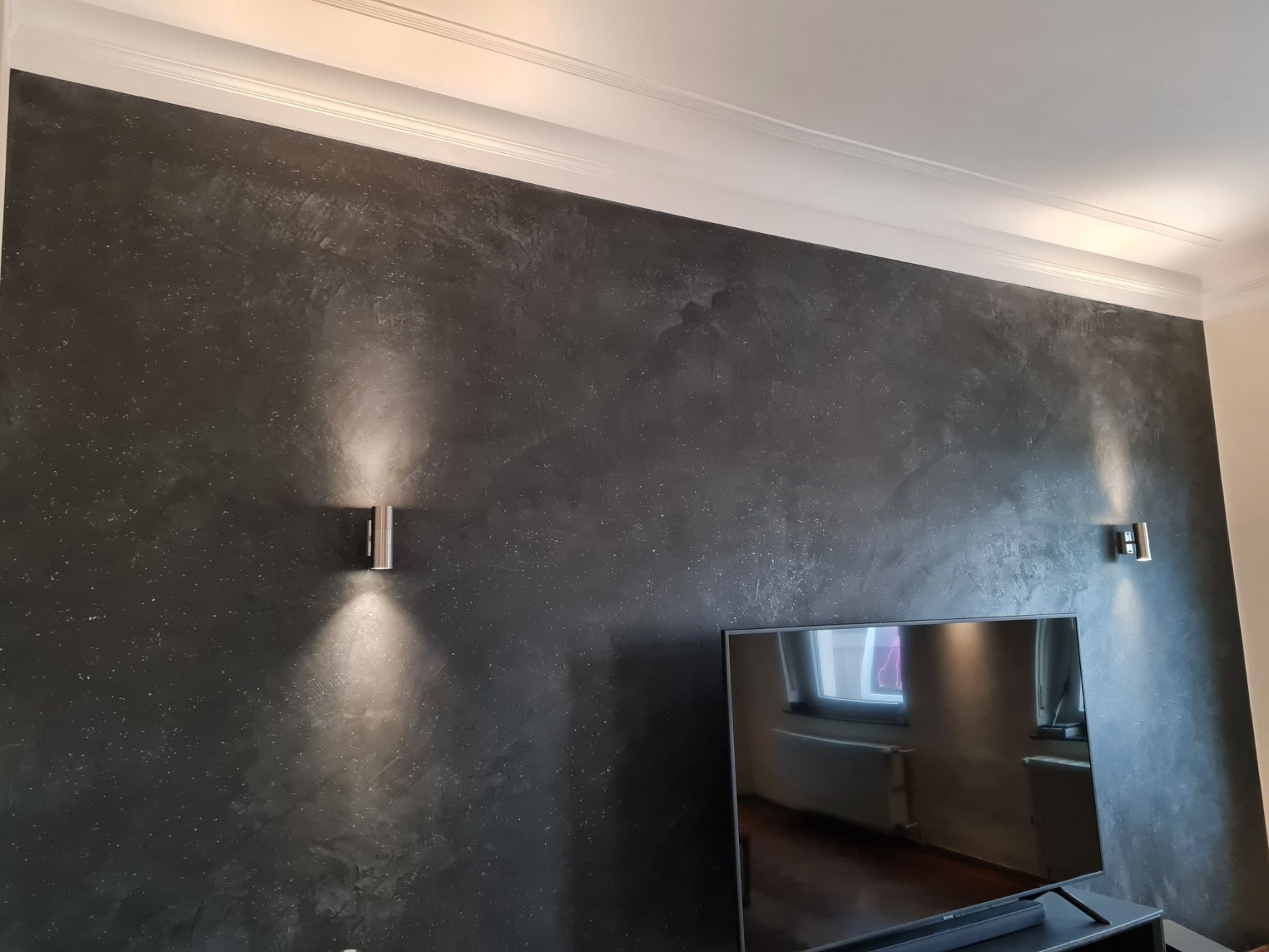 Malerarbeit im Wohnzimmer