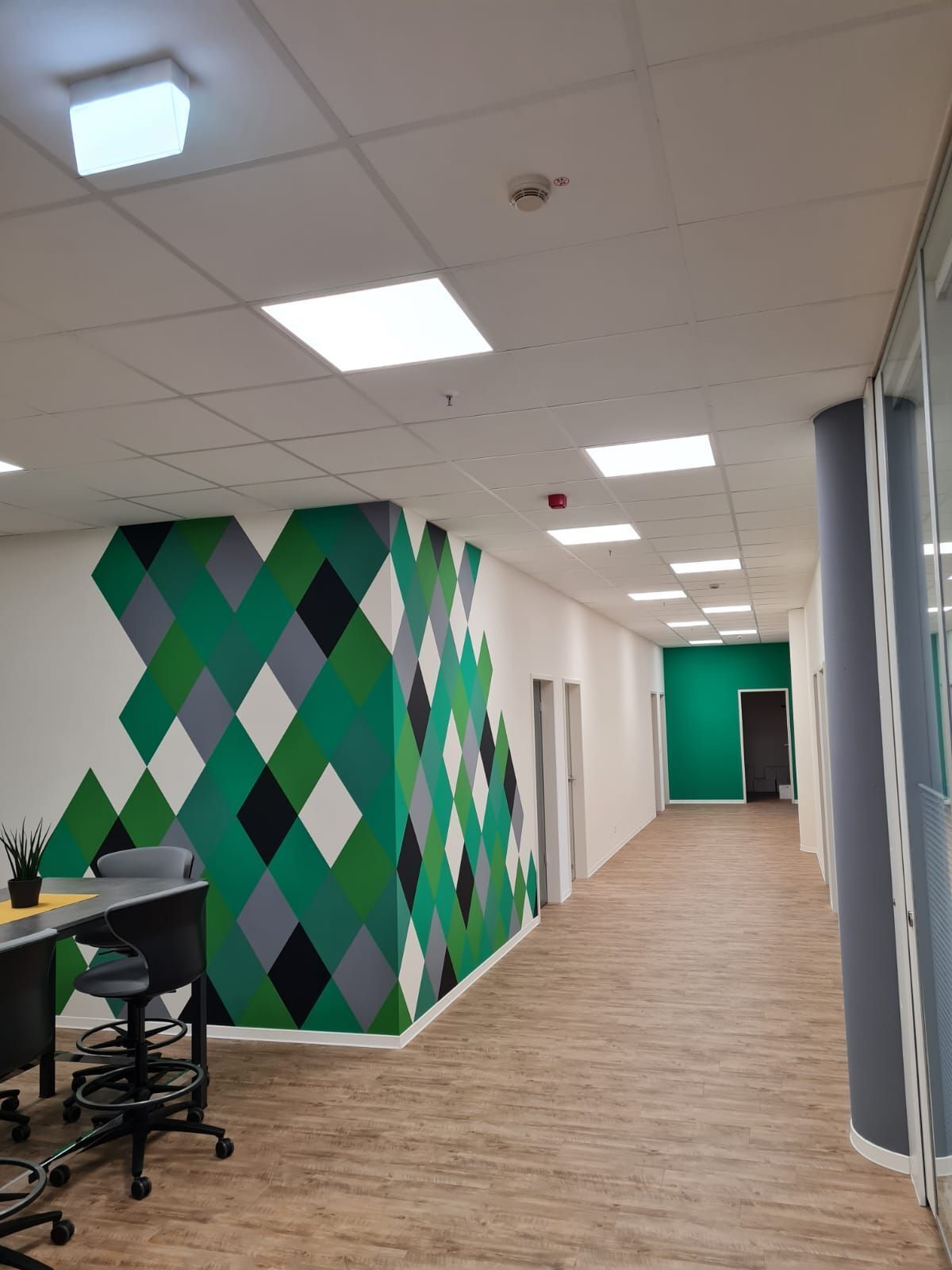 Malerarbeit im Büro