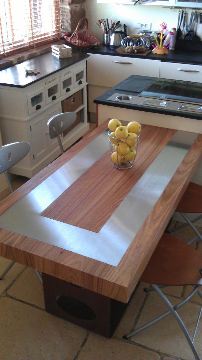 Création d'une table placage orme, inserts inox et piètement acier | Menuiserie Delort Agencement Dordogne