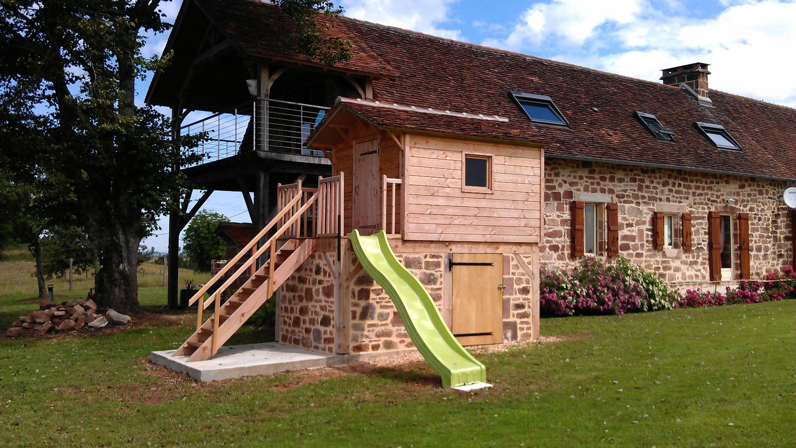 Cabane ossature bois, bardage douglas et couverture tuiles plates | Menuiserie Delort Agencement Dordogne