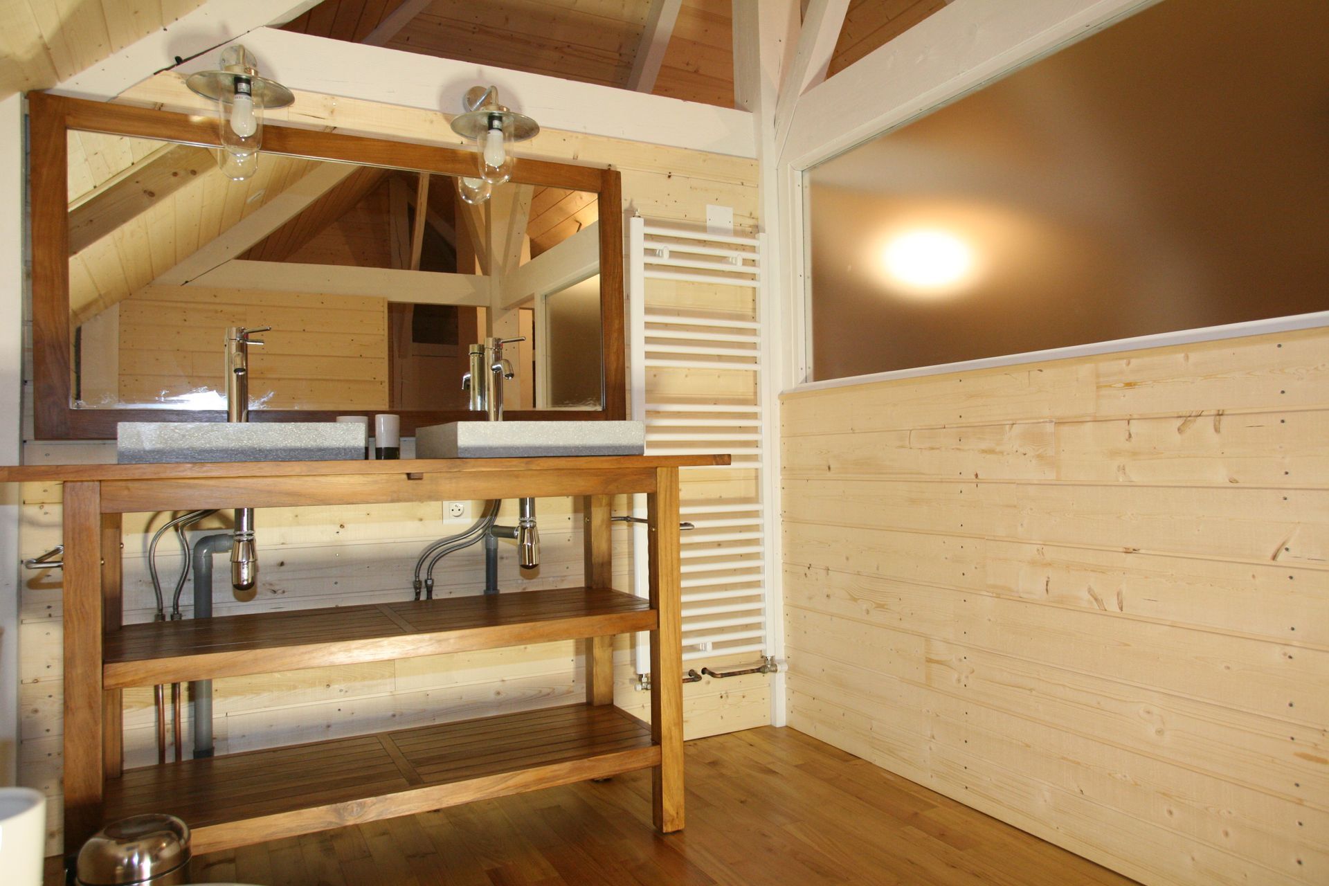 Salle de bain sur mesure avec du bois | Menuiserie Delort Agencement Dordogne