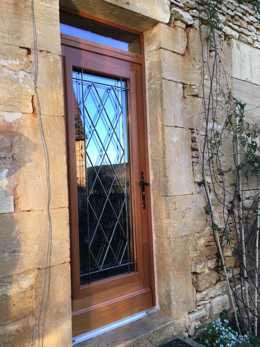 Porte d'entrée en bois à Saint Genies | Menuiserie Delort Agencement Dordogne