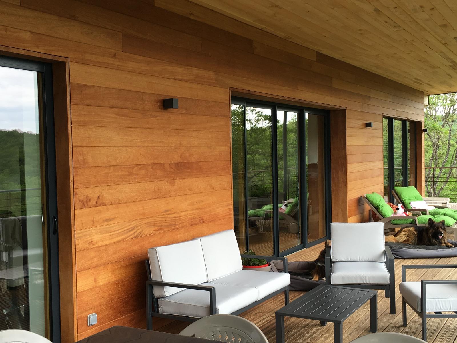 Bardage en Doucié sur maison bois à Plazac | Menuiserie Delort Agencement Dordogne