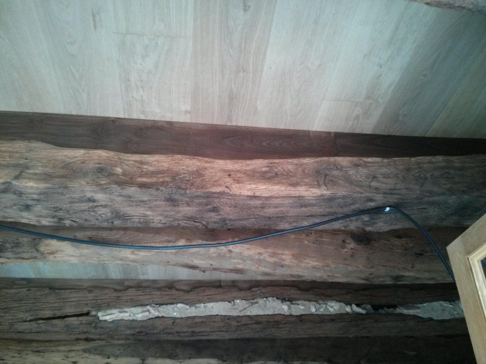 Remise à niveau très discrete d'un plancher avec poutres à Sarlat | Menuiserie Delort Agencement Dordogne