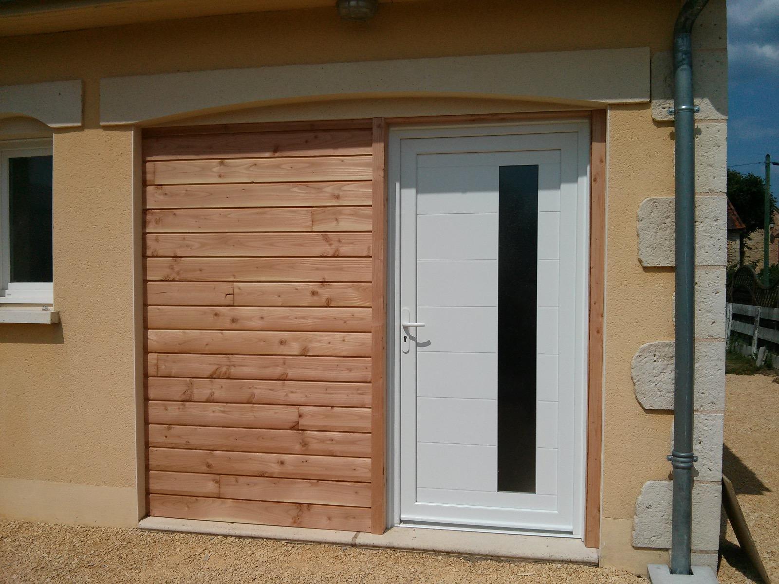 Réabilitation d'un garage avec ossature bois, lambris et porte en PVC | Menuiserie Delort Agencement Dordogne