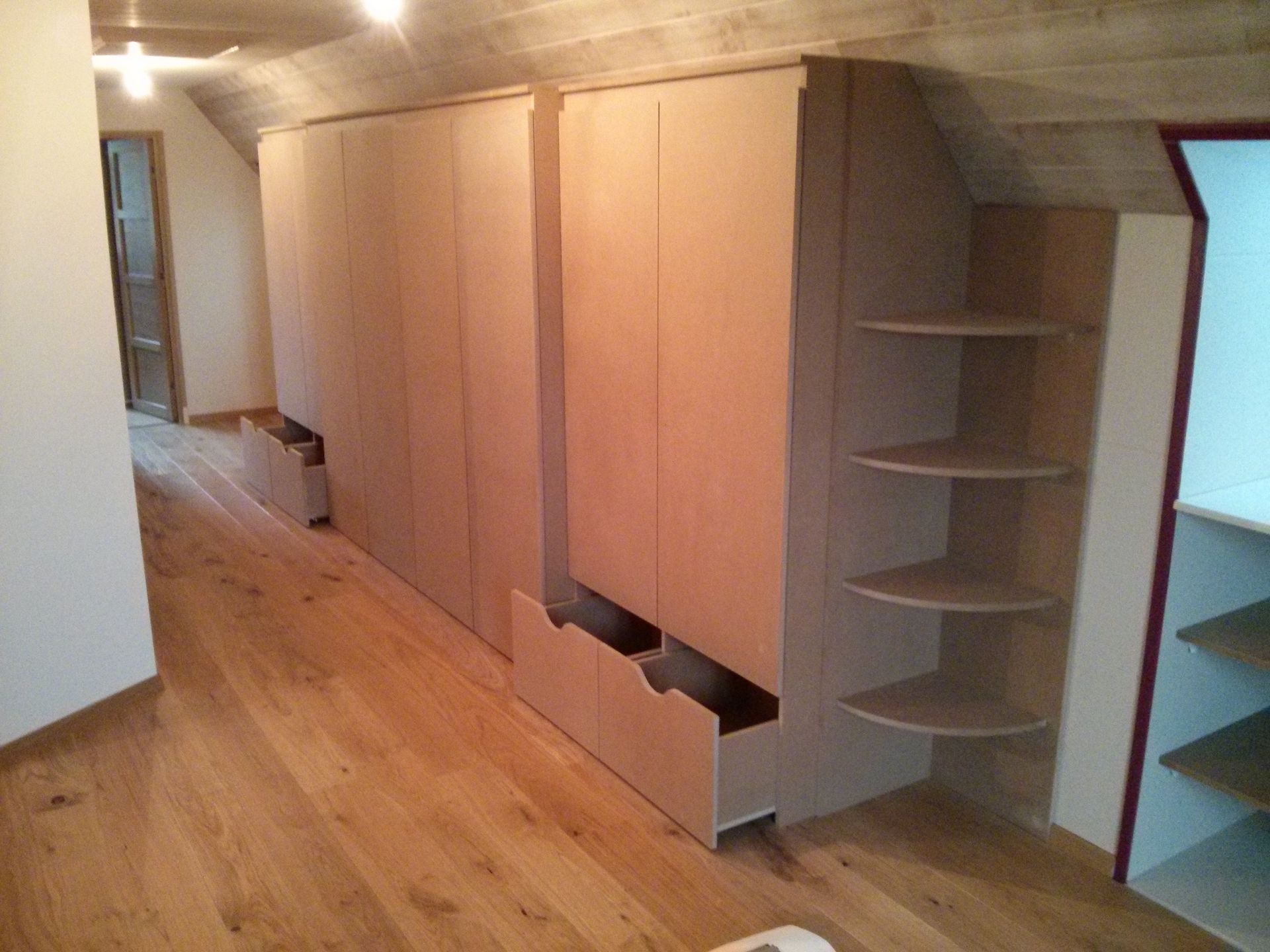 Aménagement de combles vue de profil | Menuiserie Delort Agencement Dordogne