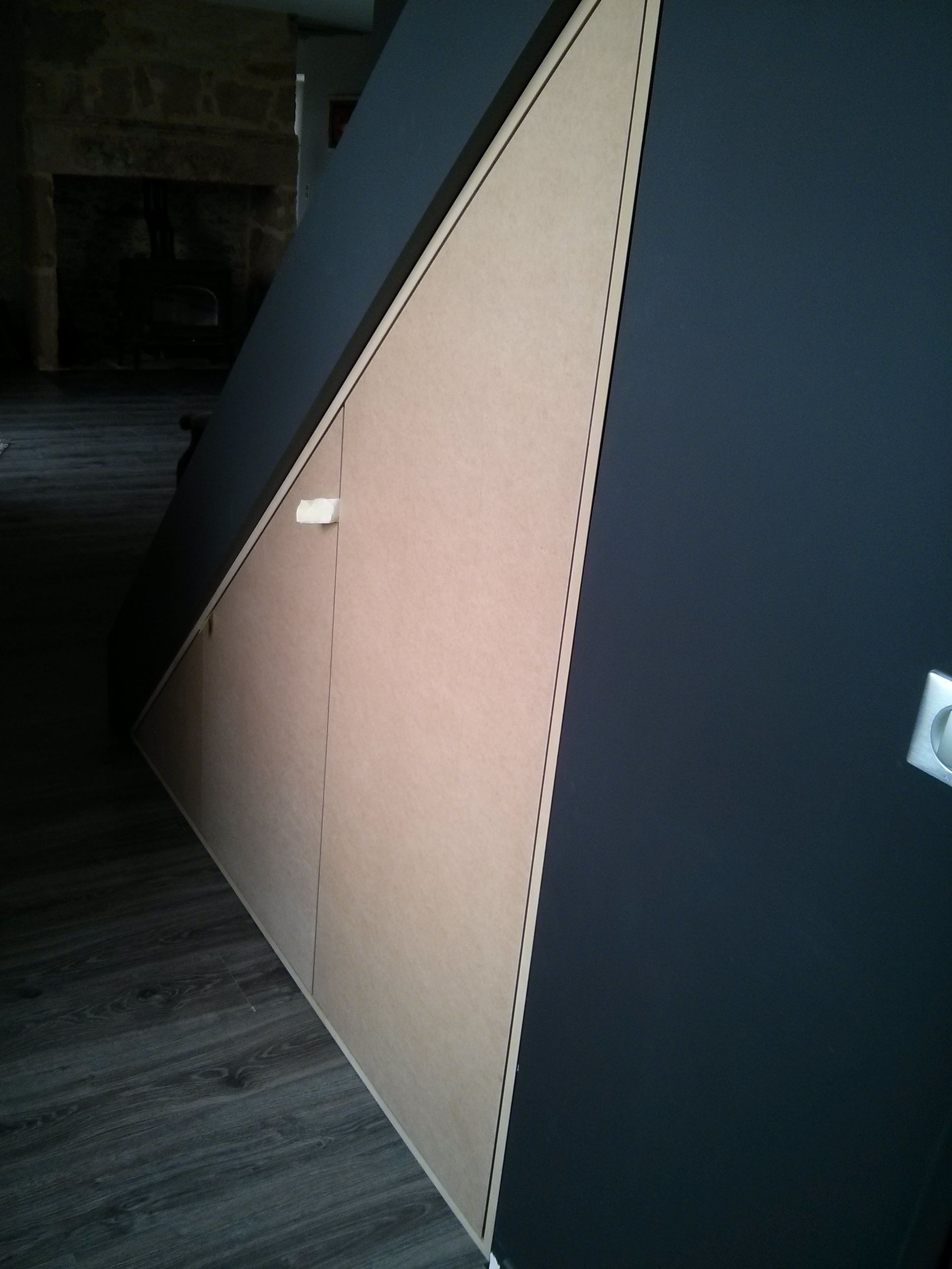 Installation d'aménagement sous un escalier | Menuiserie Delort Agencement Dordogne