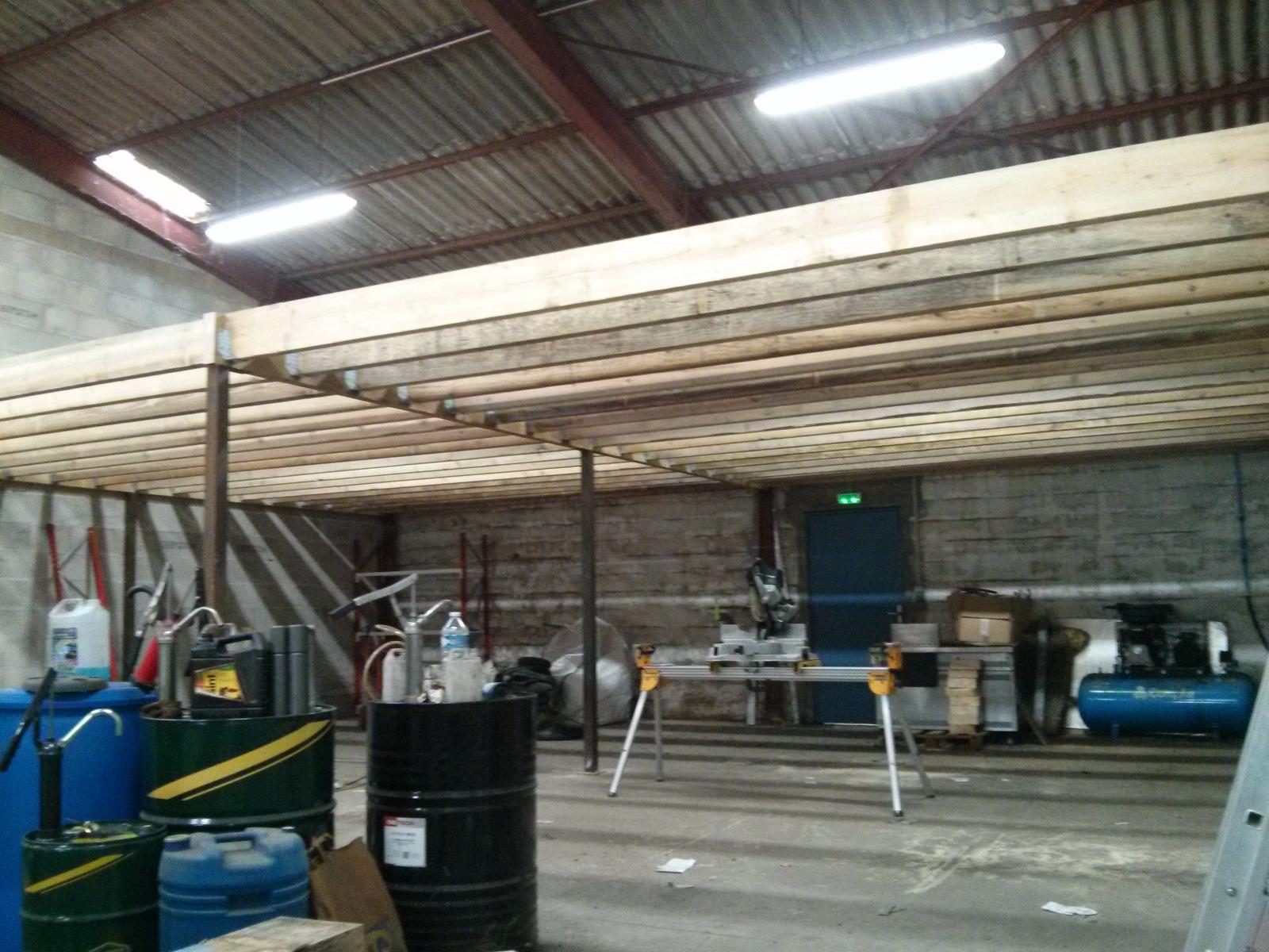 Mise en place d'une mezzanine | Menuiserie Delort Agencement Dordogne