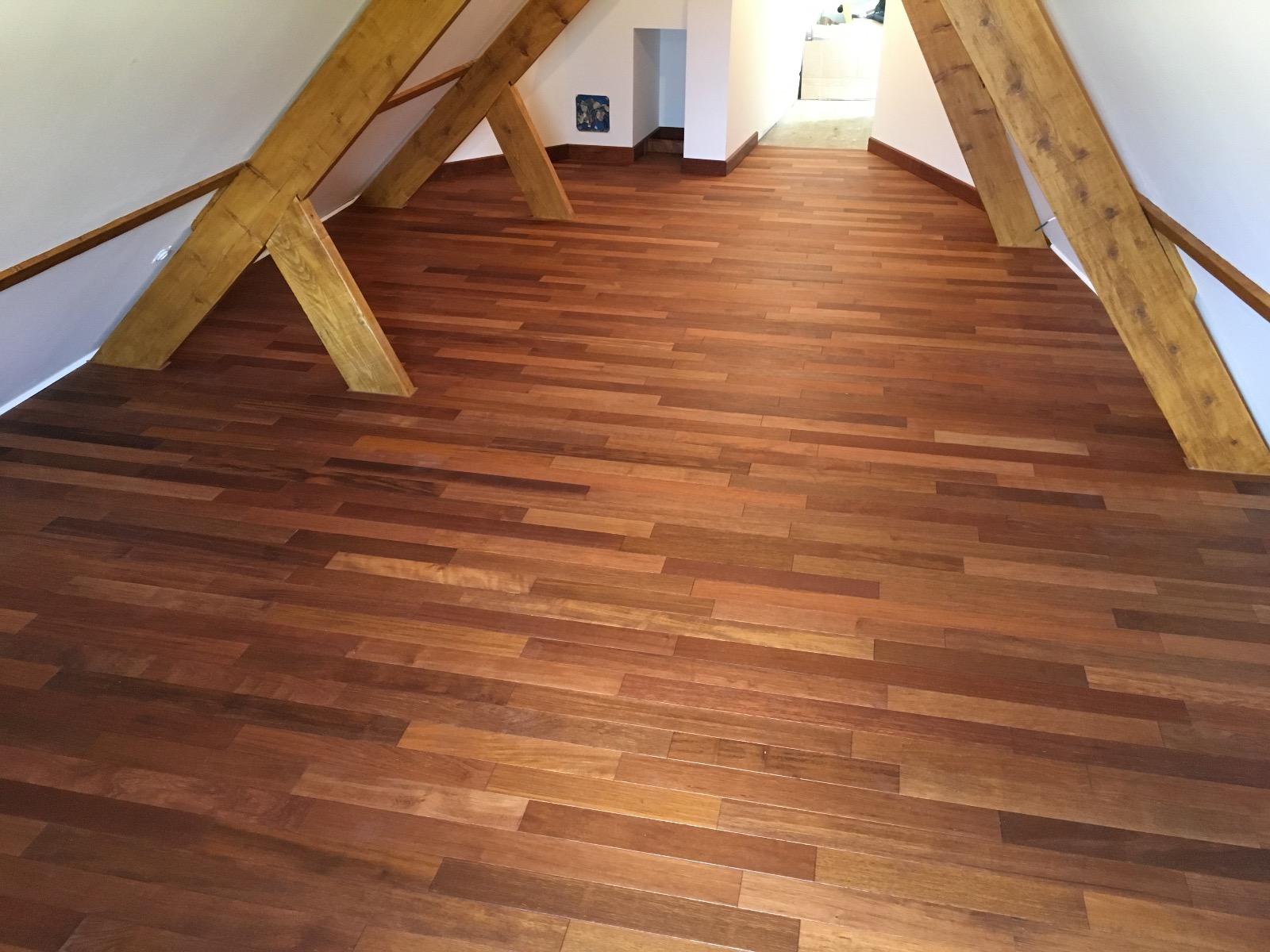 Pose d'un parquet dans les combles | Menuiserie Delort Agencement Dordogne