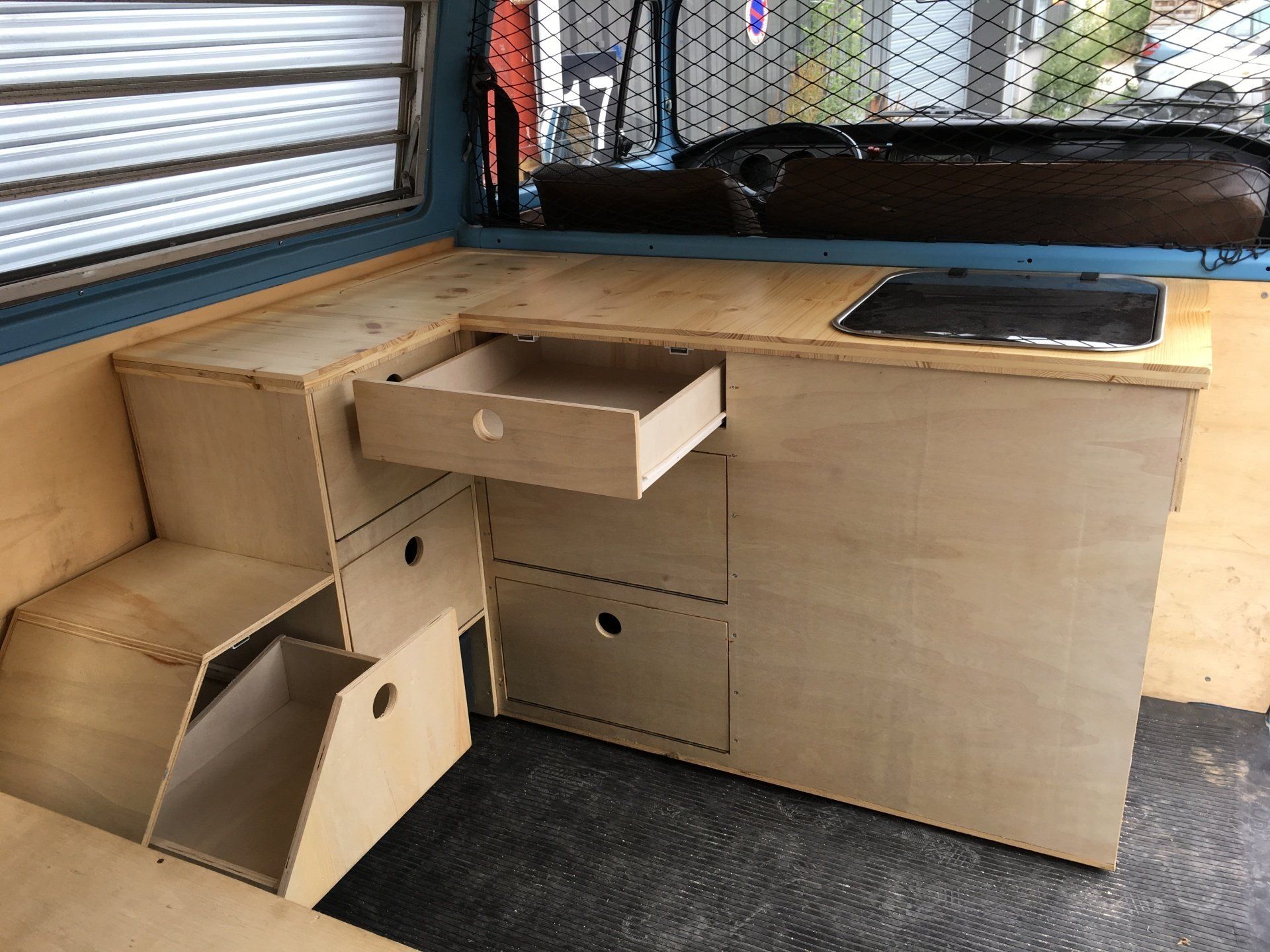 Aménagement d'un Combi ww | Menuiserie Delort Agencement Dordogne