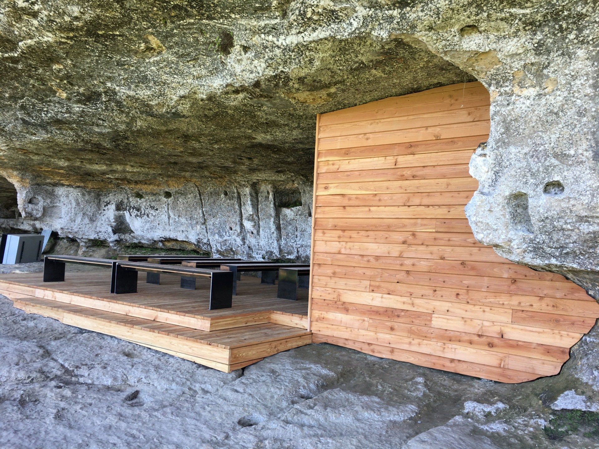 Terrasse sur le site de La roque | Menuiserie Delort Agencement Dordogne