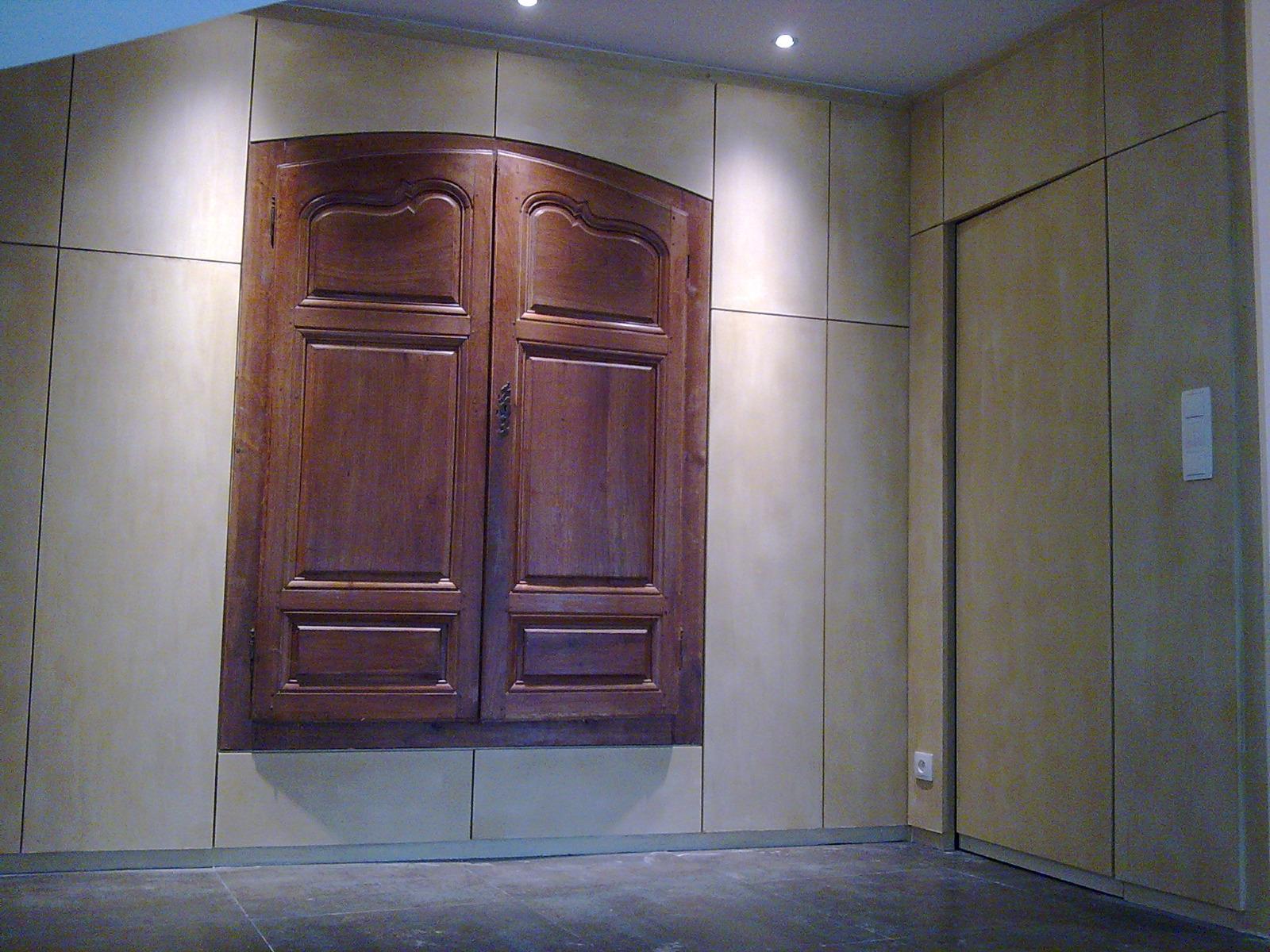 Création d'une façade de placards MDF peint et bois massif à Terrasson | Menuiserie Delort Agencement Dordogne