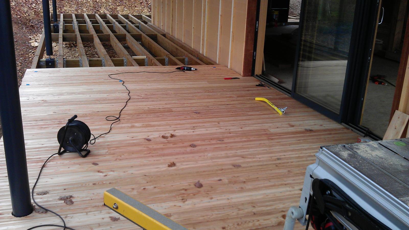 Création d'une terrasse en mélèze - Sarlat | Menuiserie Delort Agencement Dordogne