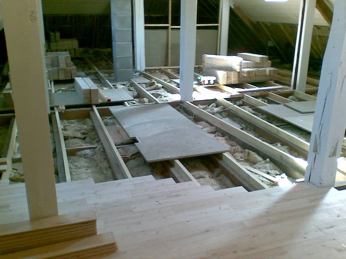 Chantier en cours sur le sol | Menuiserie Delort Agencement Dordogne
