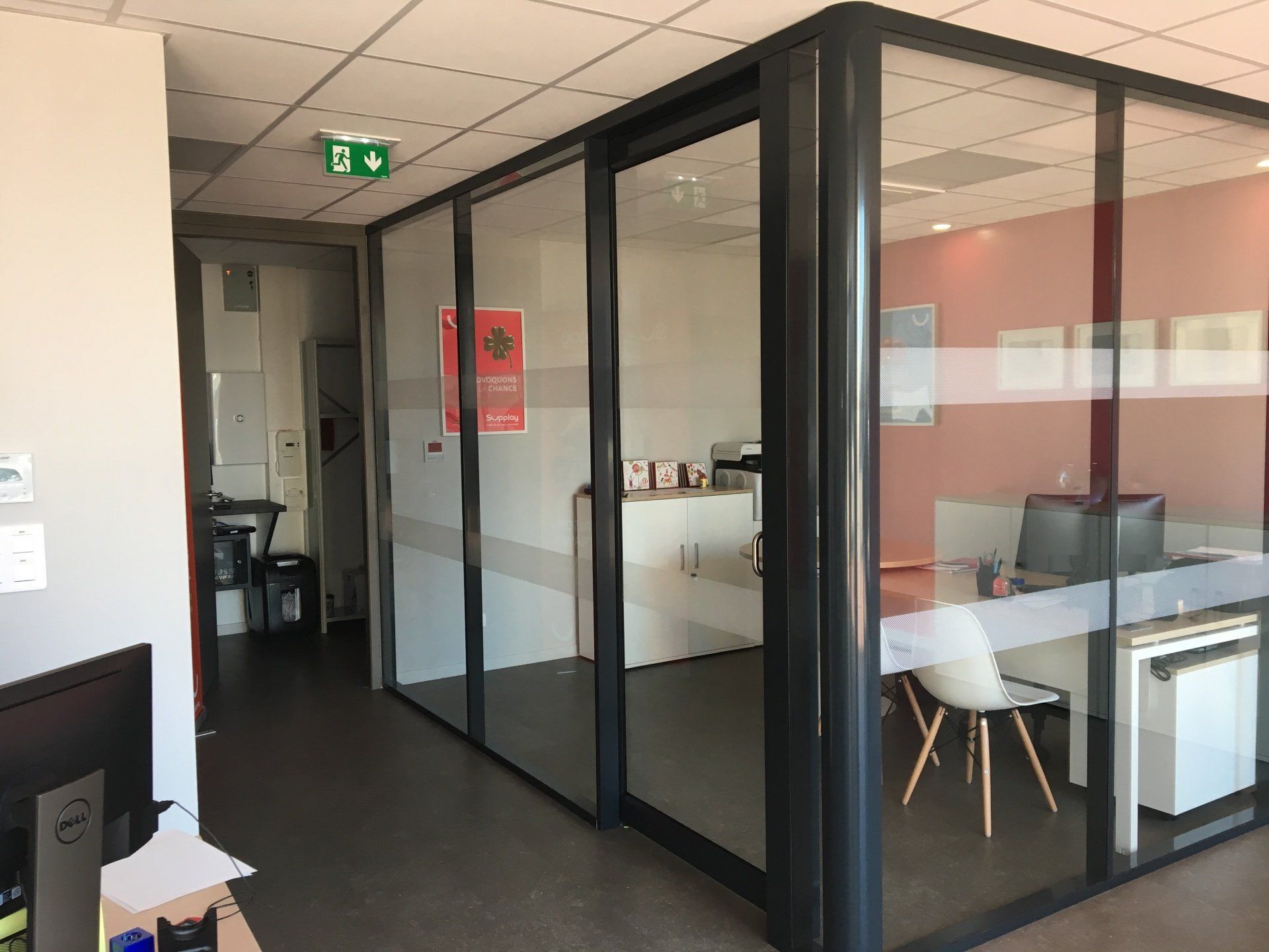 Cloisons de séparation en verre